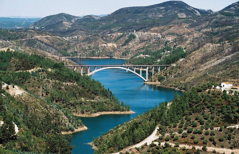 Praia Fluvial do Lago Azul, Portugal